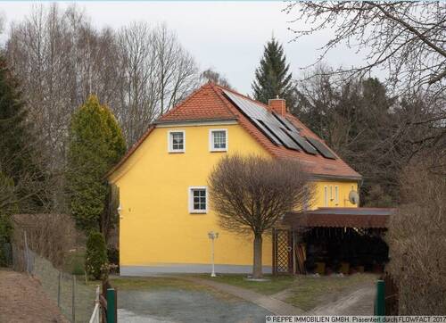 Ansicht von der Straße - 8 Zimmer Einfamilienhaus zum Kaufen in Kubschütz OT Waditz