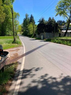 Straße vor dem Grundstück - 