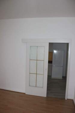 Blick vom Wohnzimmer zur Küche - 