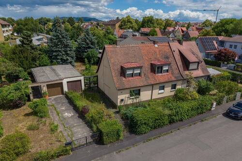 Außenansicht - 6 Zimmer Mehrfamilienhaus, Wohnhaus zum Kaufen in Kitzingen