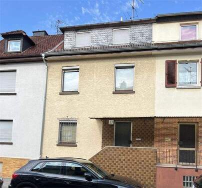 Hausansicht Straßenseite - Sanierungsbedürftiges Reihenmittelhaus, VERKAUF im Gebotsverfahren
