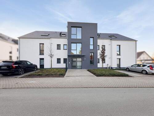 Außenansicht Eingang_REFERENZOBJEKT - Energiesparende Erdgeschoss-Wohnung - Ihr neues Zuhause wartet!