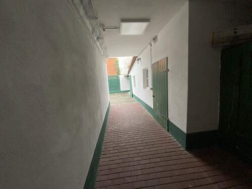 Zugang/Durchgang Hof - 6 Zimmer Einfamilienhaus in Roßleben-Wiehe