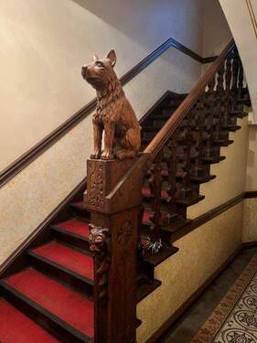 VH_Treppenhaus_Geländer-Figur - 