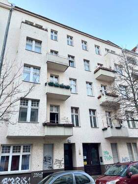 Haus_links - Altbauperle mit Remise und ca. 380 m² Dachrohling