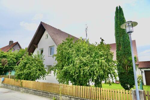 Hausansicht - 1 Zimmer Einfamilienhaus zum Kaufen in Moosburg
