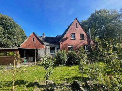 Ansicht - Wohnhaus mit Nebengebäude, Garage und Carport in naturbezogener Lage!