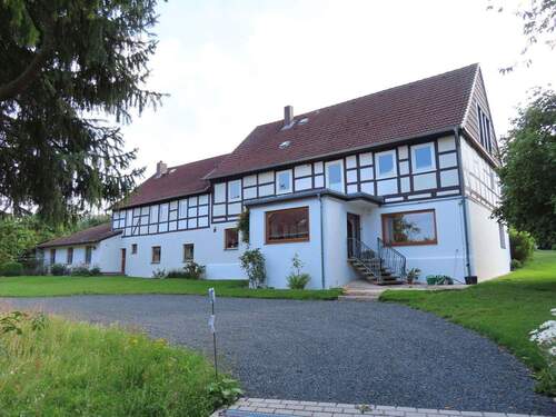 Vorderansicht - Saniertes Fachwerkhaus mit Außenpool