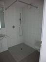 Bad mit Dusche und WC - 