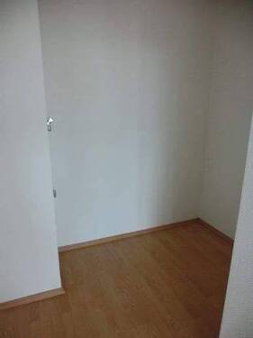Abstellnische mit Waschmaschinenanschluss - 