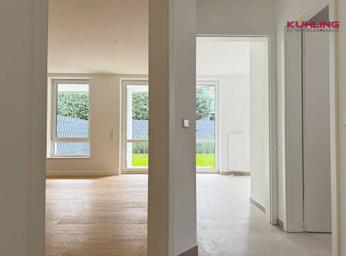 Flur mit Zugang in die Räumlichkeiten - 