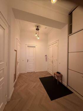 Flur im Eingangsbereich - 3 Zimmer Etagenwohnung in Berlin