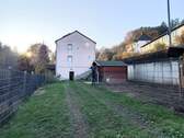 Terrasse und Garten mit Gartenhaus - 
