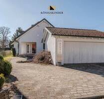 Großzügiges Einfamilienhaus mit idyllischem Garten, Terrasse und Doppelgarage - Hülben