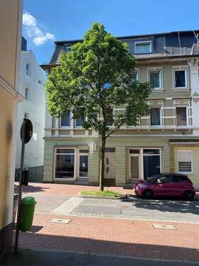 IMG_3862.jpg - Dreifamilienhaus mit zwei kleinen Gewerbeeinheiten sowie 4 Garagen in der Nähe des Kluser Platzes - sanierungsbedürftiges Objekt mit Potenzial