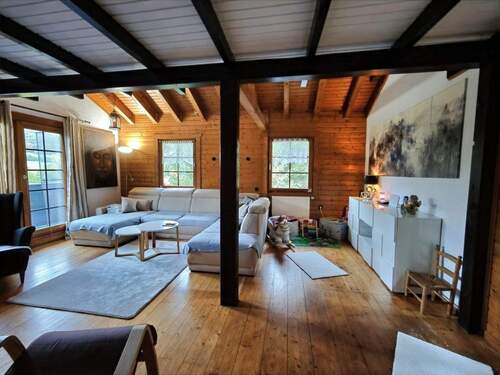 großzügiger Wohnbereich - 