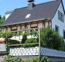 Familienfreundliches Haus mit Garten, 3 Wohneinheiten, Garagen und Keller Weitblick - Ensch