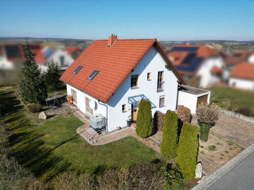 Südostansicht - Großzügiges Familienglück im beliebten Großheirath!