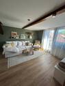 Wohnzimmer mit Zugang zum Balkon - 2 Zimmer Etagenwohnung zur Miete in Bad Langensalza