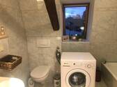 Badzimmer mit Fenster - 