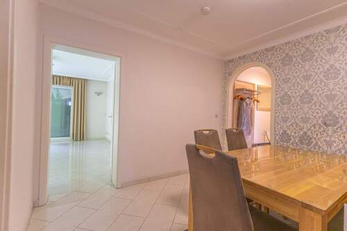 Große Diele mit Essbereich - 