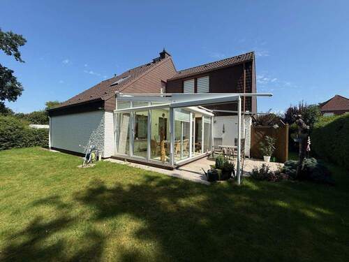 Hausansicht hinten - Einfamilienhaus mit 141,00 m² in Norderstedt zum Kaufen