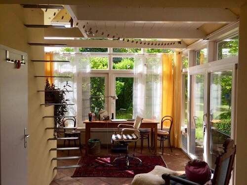 Gartenzimmer EG, rechts Duschbad, oben Schlafempor - 