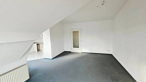 Helles Wohnzimmer - 2 Zimmer Etagenwohnung in Berlin