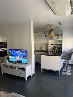 Wohnzimmer mit offener Küche - 
