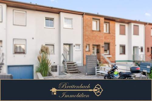 Hausansicht - Modernisiertes Reihenhaus mit stilvollem Wohnambiente
