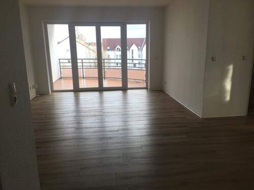 Wohnzimmer - 3 Zimmer Etagenwohnung in Eisenberg