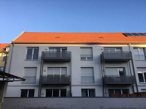 Hausansicht - 2 Zimmer Etagenwohnung zur Miete in Erlangen