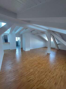 Wohn- und Essbereich - Stilvolle Dachgeschosswohnung am Rosental mit EBK & Stellplatz