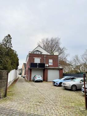 Zufahrt Hinterseite - 