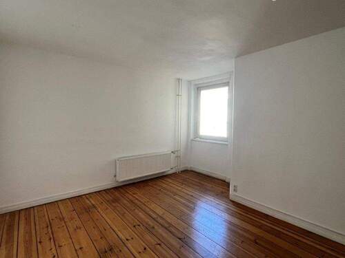 Zimmer_mit_kl.Fenster - 