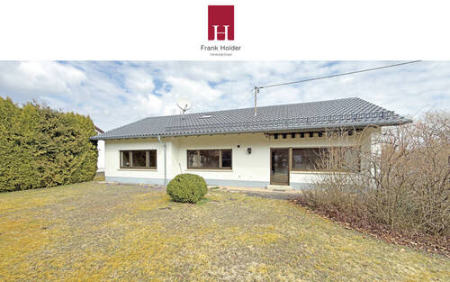 Hausansicht - Familienidyll mit sonnigem Garten und Einliegerwohnung