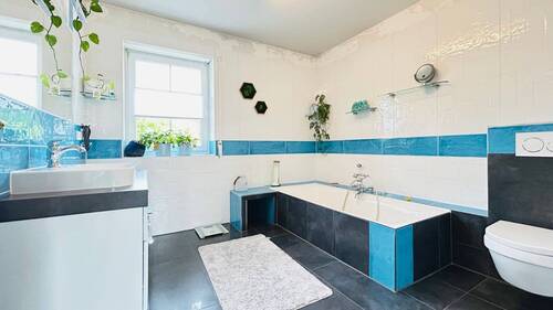 Tageslichtbad mit Wanne - 