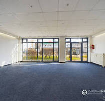 **Vielseitige Gewerbeeinheit mit 112 m², großer Fensterfront und Tiefgaragenstellplätzen - ideal für Büro oder Ladengeschäft!** - Neutraubling