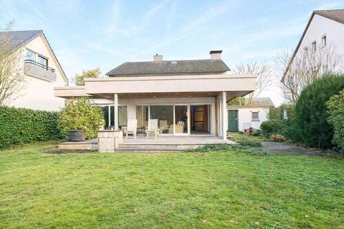 Außenansicht - Freistehendes Einfamilienhaus, 8-Zimmer mit großem Grundstück in begehrter Lage von Hilden