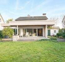 Freistehendes Einfamilienhaus, 8-Zimmer mit großem Grundstück in begehrter Lage von Hilden