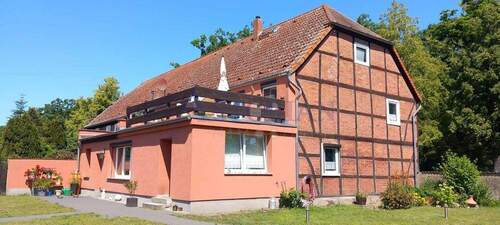 Ansicht Terrasse mit Giebel - 7 Zimmer Doppelhaushälfte zum Kaufen in Breese