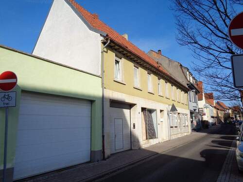 Hausfront mit Garage - Zwangsversteigerung+ Mehrfamilienhaus in 67304 Eisenberg Provisionsfrei für Erwerber