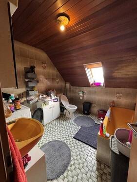 Bad mit WC u. Wanne - 