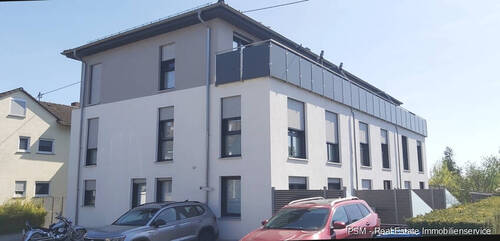 Parkplätze vor dem Haus - 6 Zimmer Reihenmittelhaus in Flörsheim / Weilbach