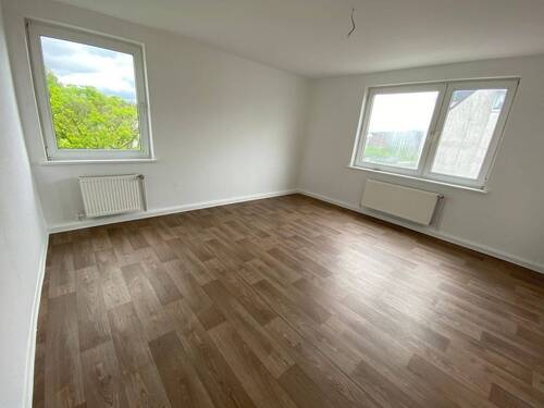 Wohnzimmer - * TOLLE SINGLEWOHNUNG * Schön hell und mit Tageslichtwannenbad!