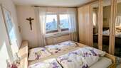 Obergeschoss Schlafzimmer mit Fernblick auf den Dörnberg - 