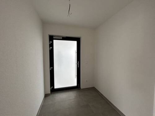 Eingang - 4 Zimmer Etagenwohnung in Gundelsheim / Höchstberg