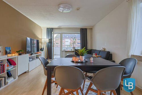 Freundliches Wohnzimmer - Nur wenige Minuten zum Postsee! Attraktive Wohnung mit Balkon in Preetz