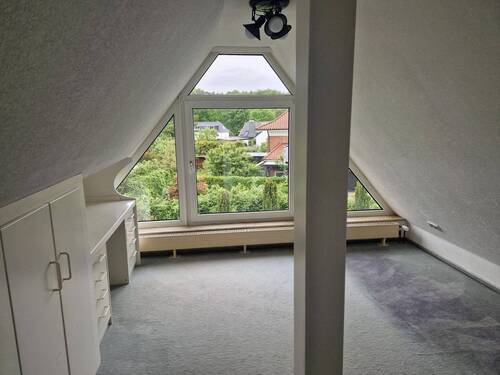 Zimmer im Dachgeschoss - 
