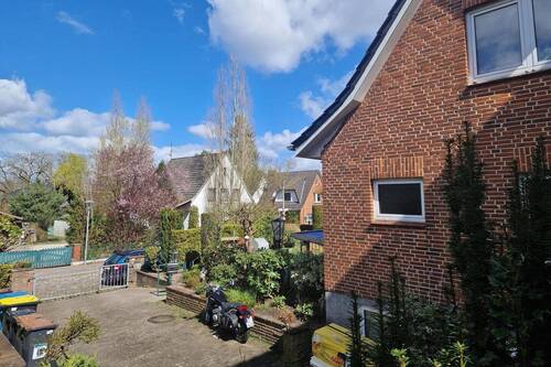 Blick zur Straße - Mehrfamilienhaus, Wohnhaus mit 234,00 m&sup2; in Lütjensee zum Kaufen